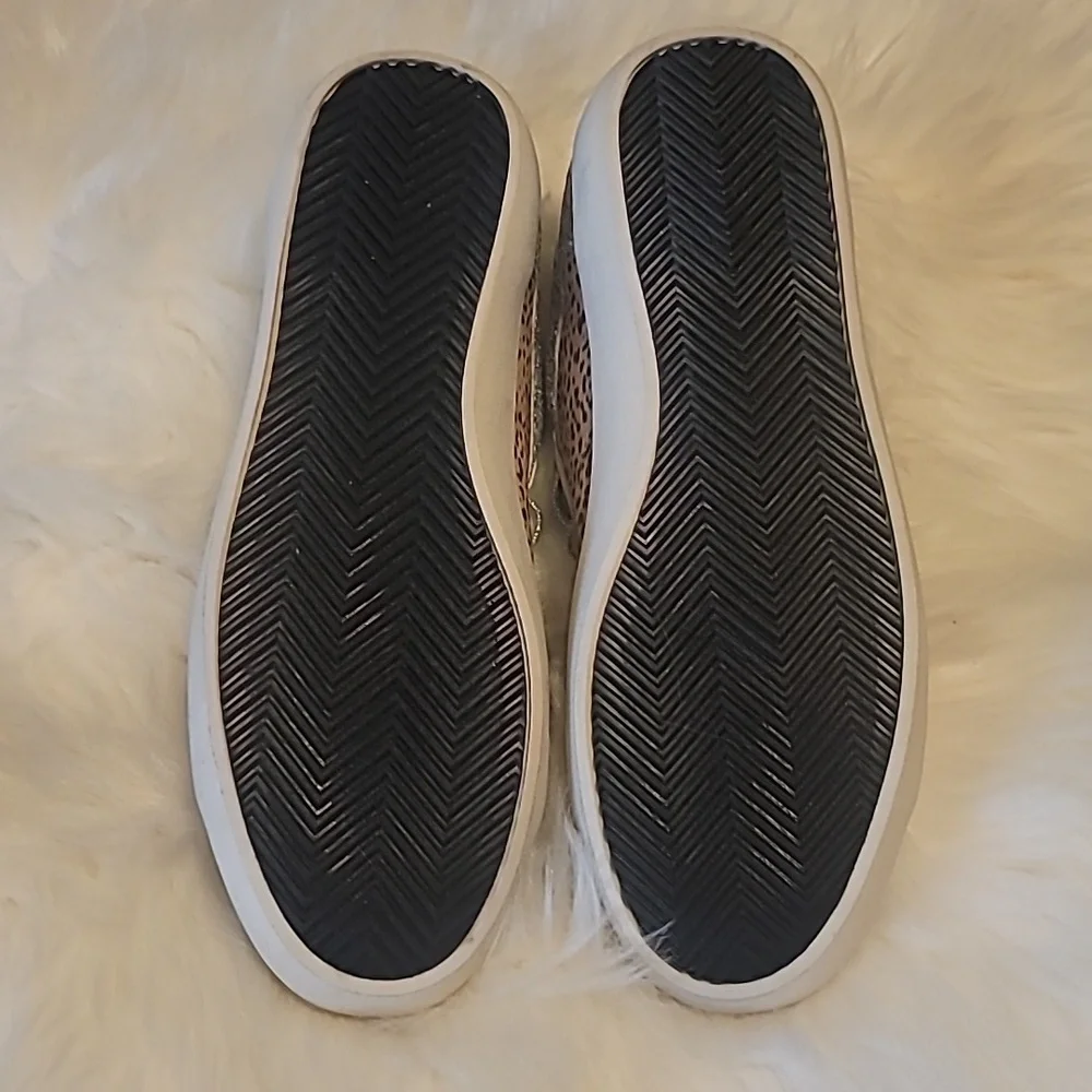 π€JUST FAB ZAYLEE SNEAKERS π€ - Picture 5 of 9